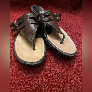 Croft & barrow brown thong sandals size 7
